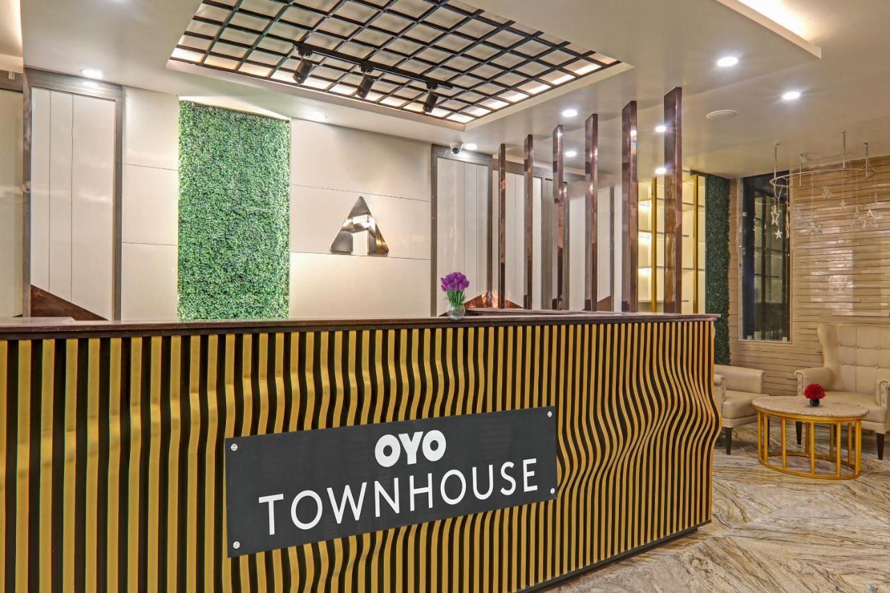 Super Townhouse Hotel Impact Chinhat ภายนอก รูปภาพ