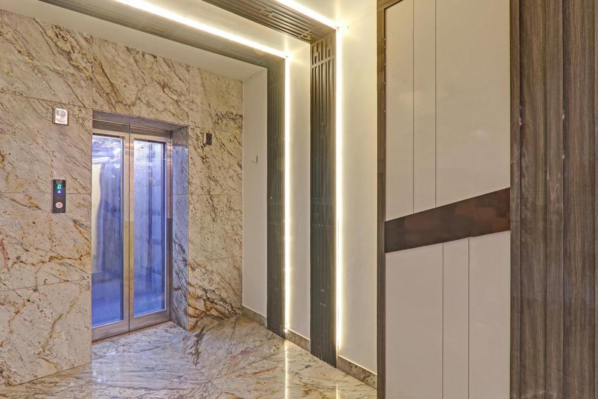 Super Townhouse Hotel Impact Chinhat ภายนอก รูปภาพ
