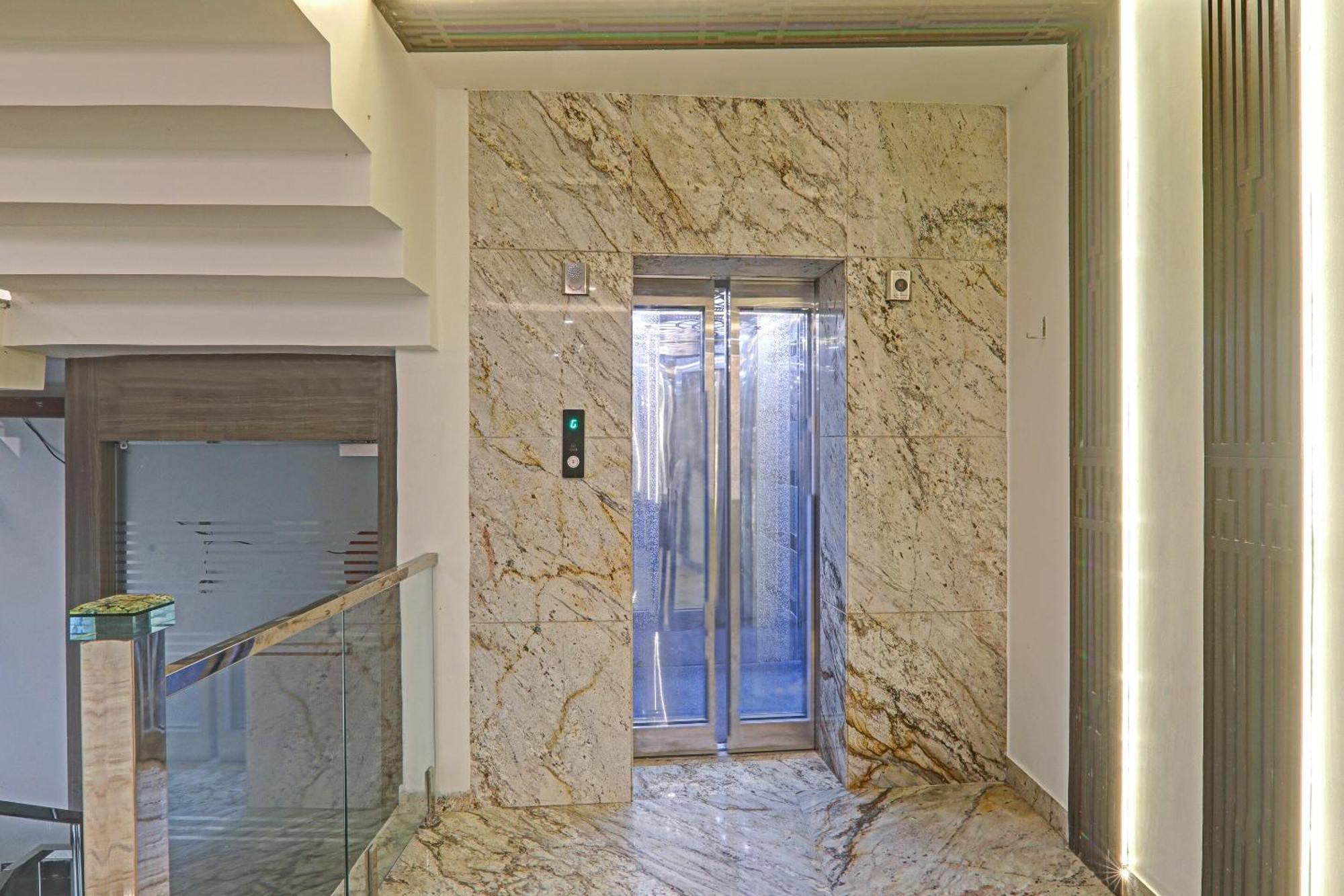 Super Townhouse Hotel Impact Chinhat ภายนอก รูปภาพ