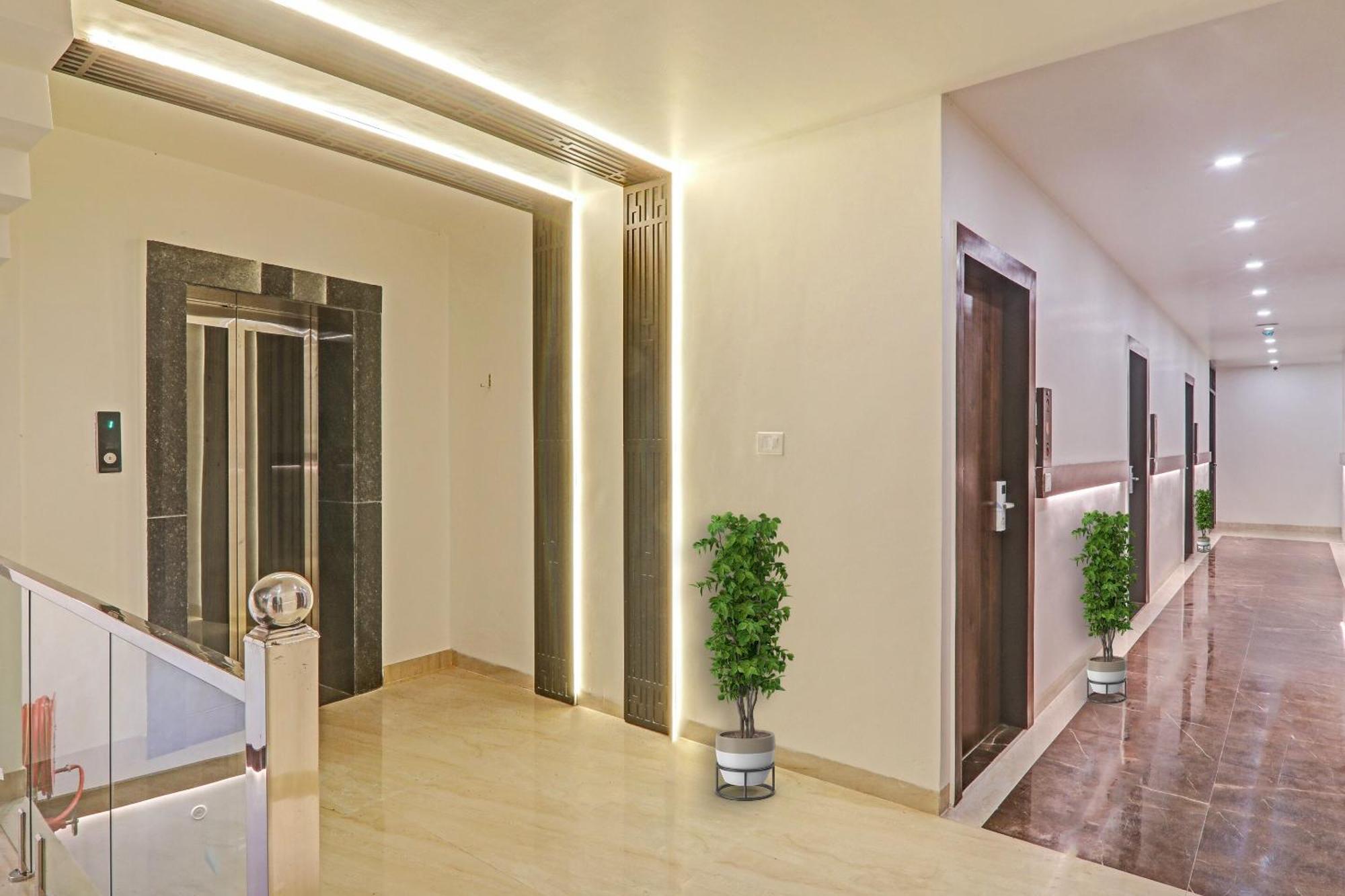 Super Townhouse Hotel Impact Chinhat ภายนอก รูปภาพ