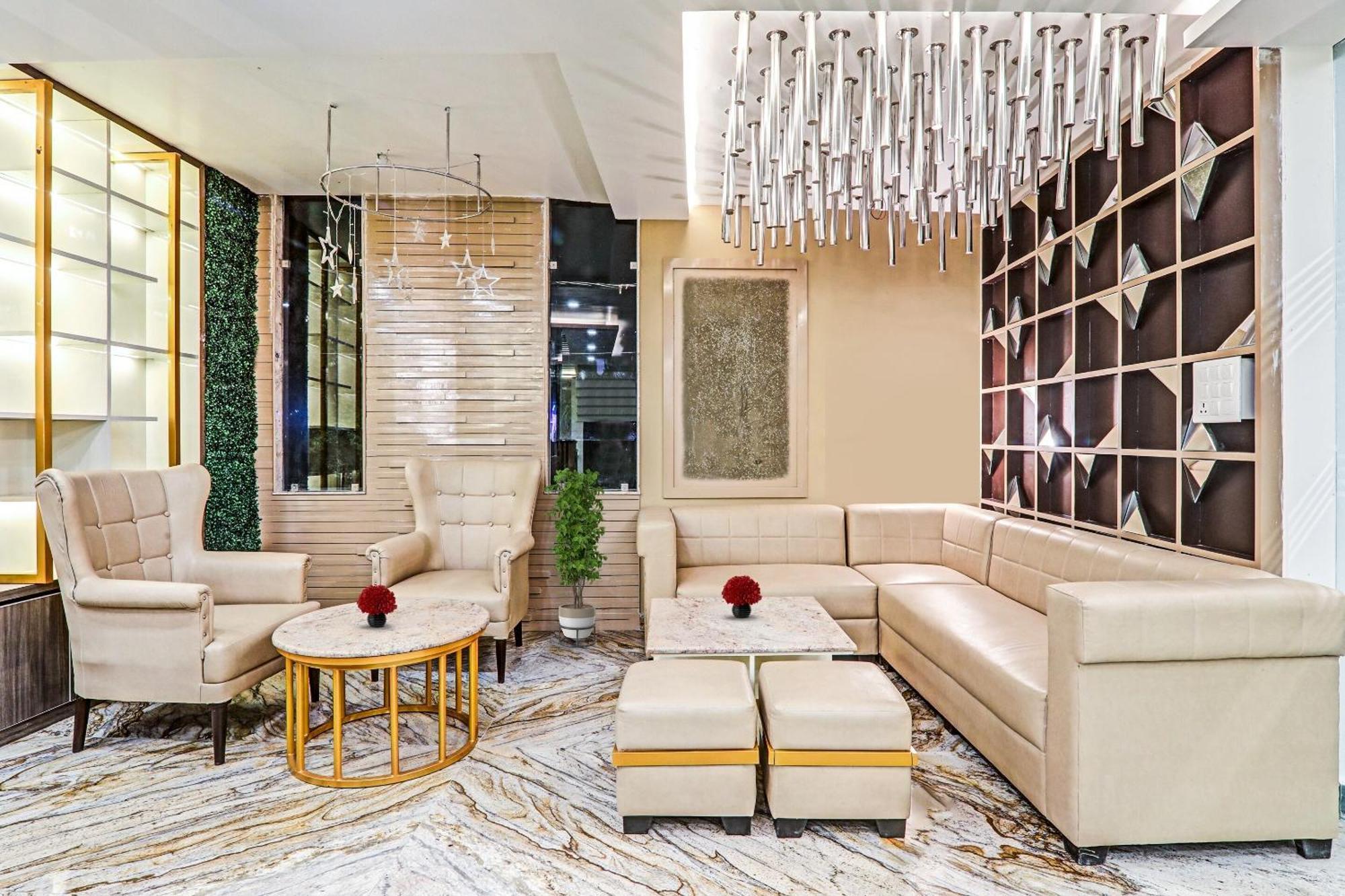 Super Townhouse Hotel Impact Chinhat ภายนอก รูปภาพ